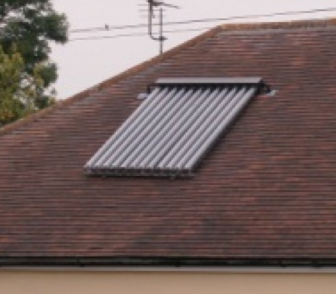 Evacuated tube solar thermal installation